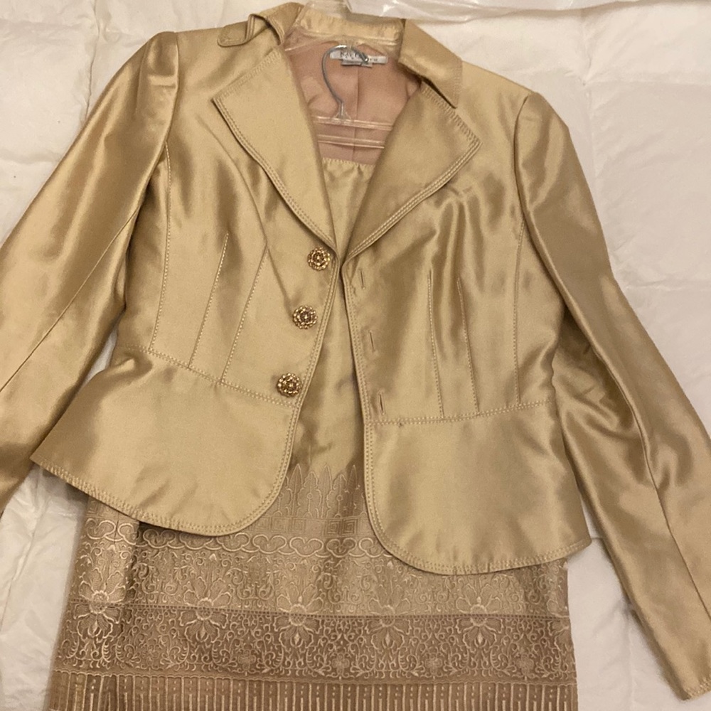 Kay Unger Suit